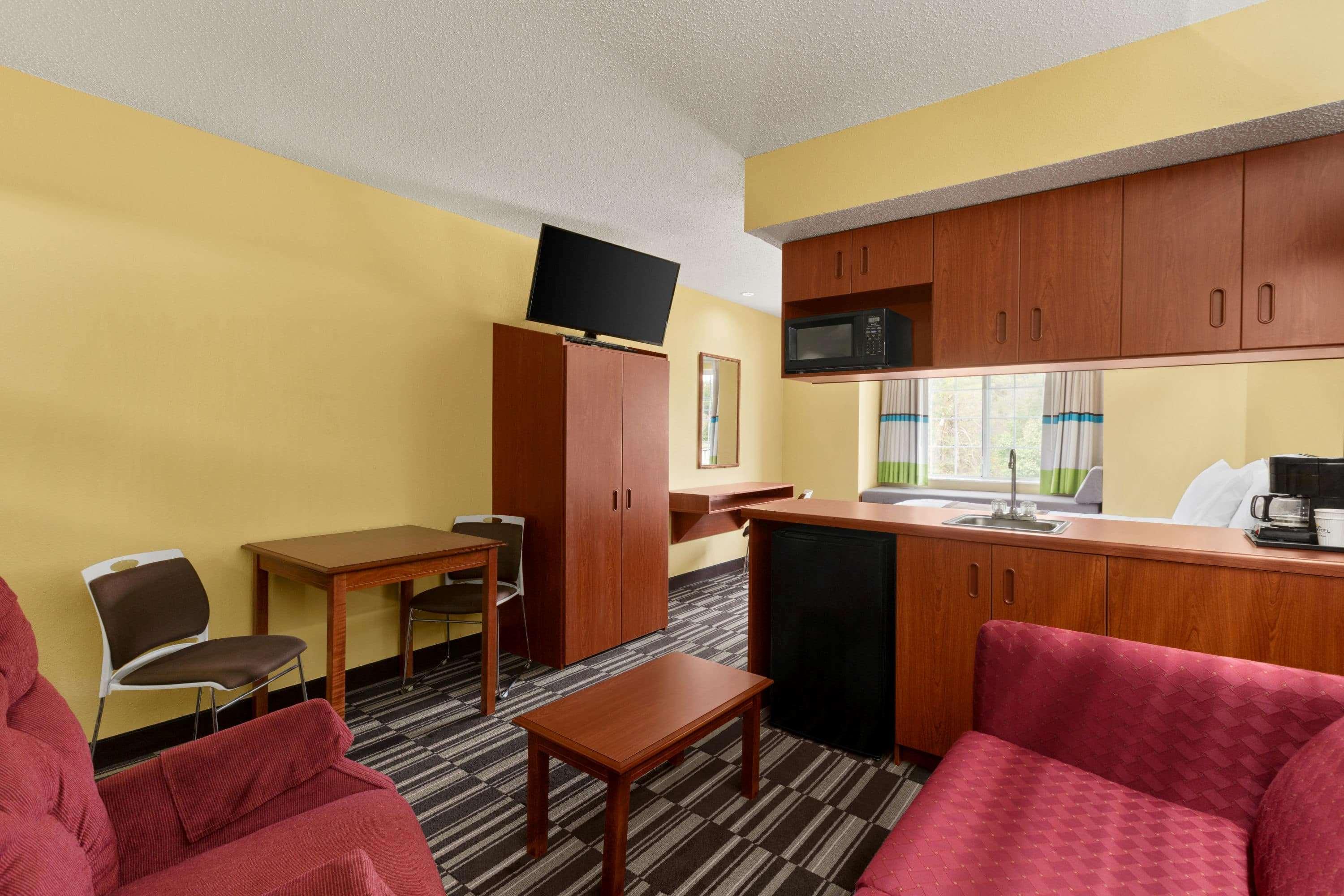 Microtel Inn & Suites By Wyndham Thomasville Exterior photo