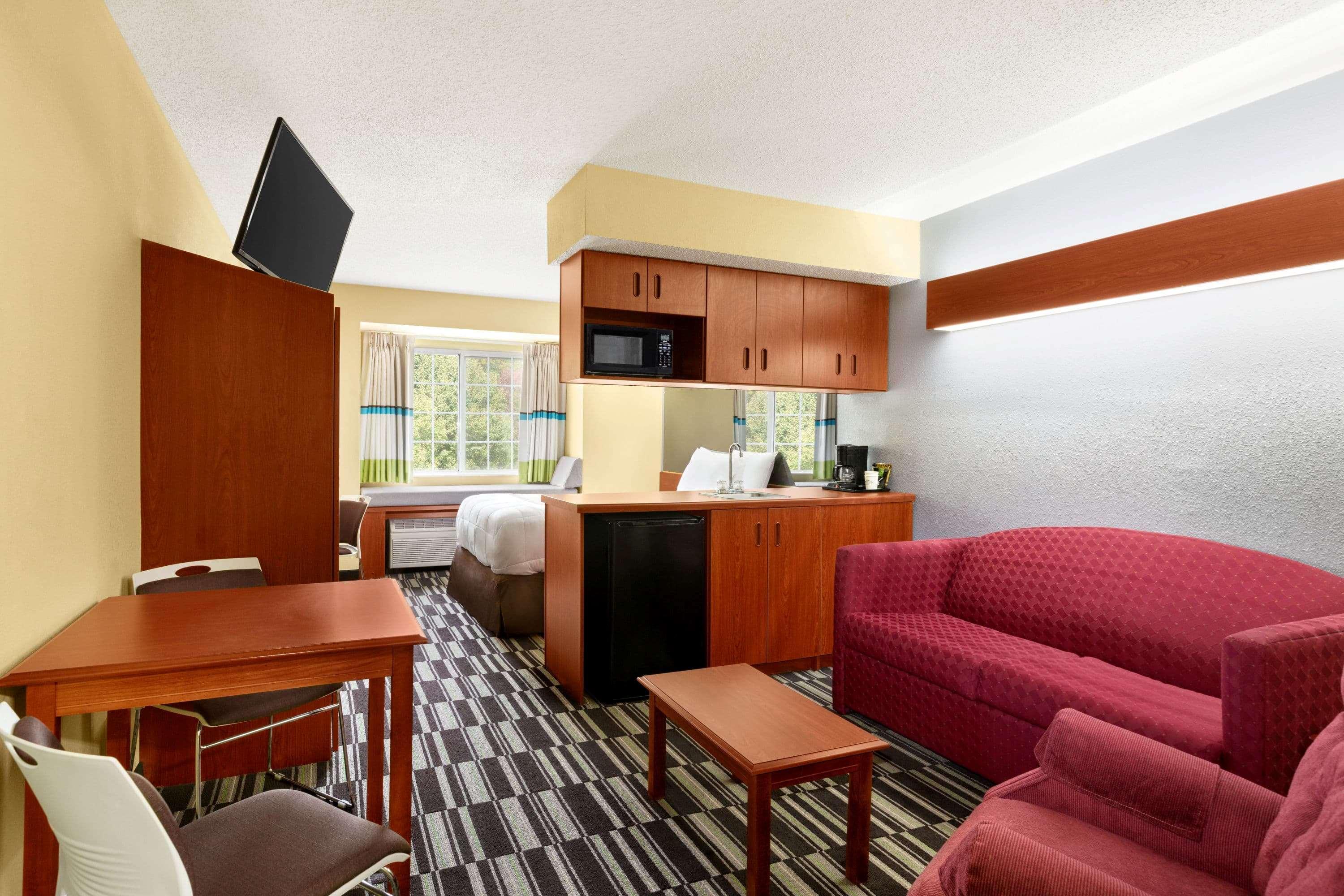 Microtel Inn & Suites By Wyndham Thomasville Exterior photo
