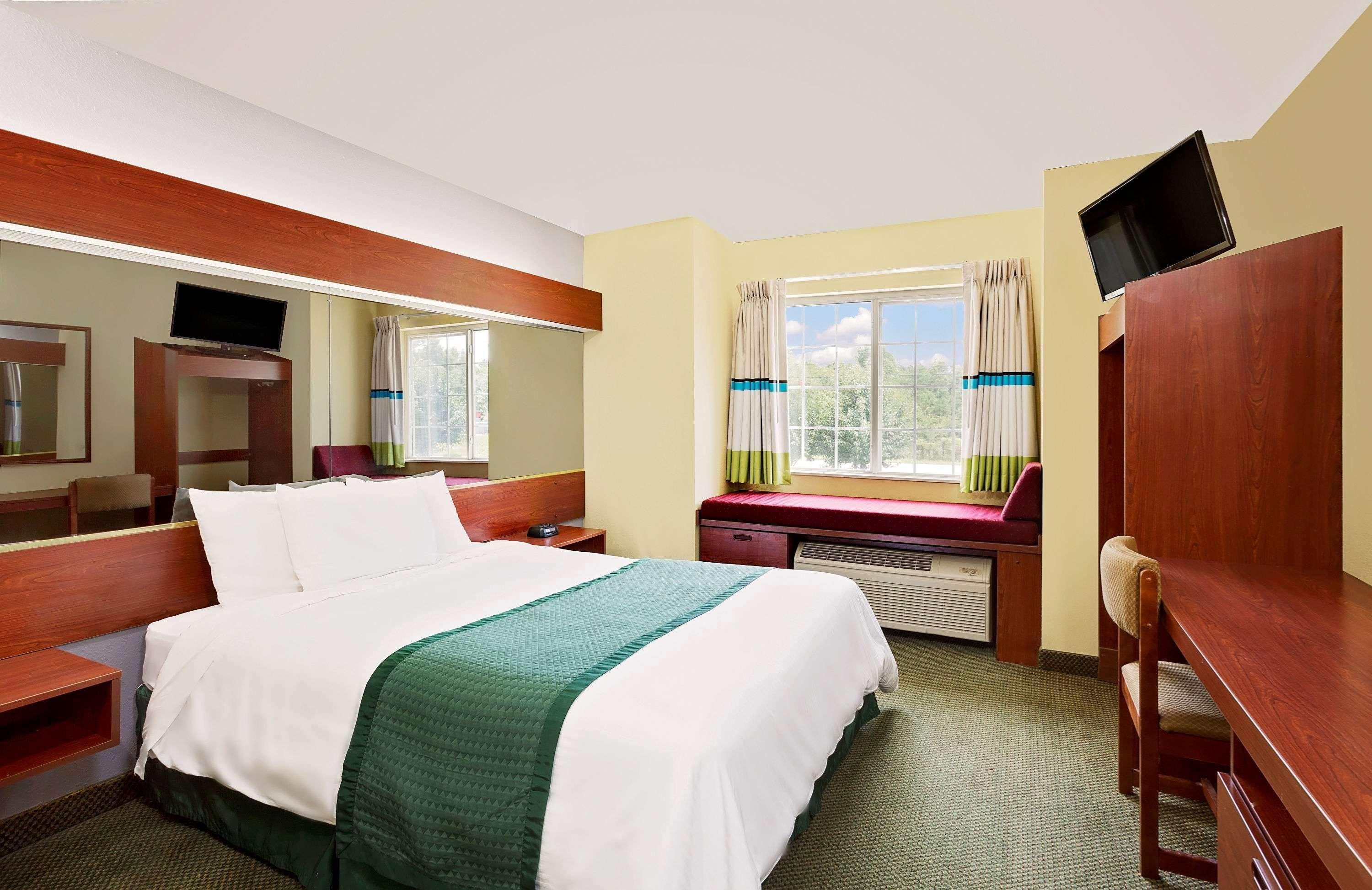 Microtel Inn & Suites By Wyndham Thomasville Exterior photo